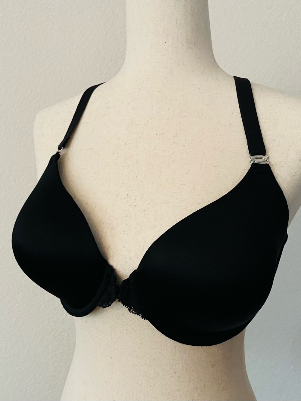 34D Maidenform T-back Bra in black lace